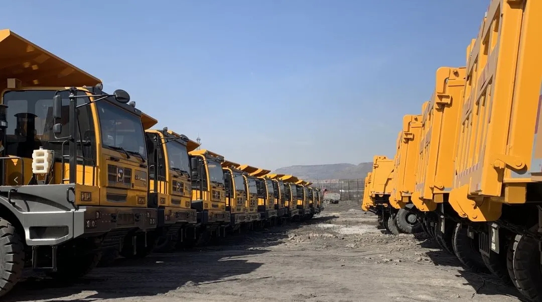 中国商用汽车网|35台徐工重卡XG90批量交付内蒙古矿业用户