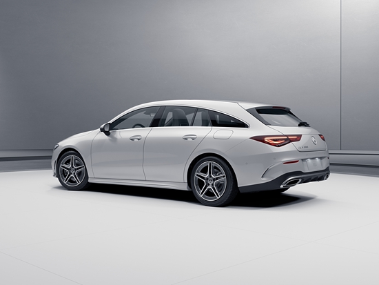 经济日报-中国经济网|掀起个性化＂后浪＂ 奔驰三车齐发组＂型、格＂天团