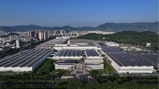 6.+福建奔驰已达成生产碳中和,是福建省首批100%使用绿电的企业.jpg
